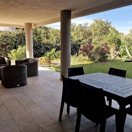 Apartment En Rez De Jardin. *
