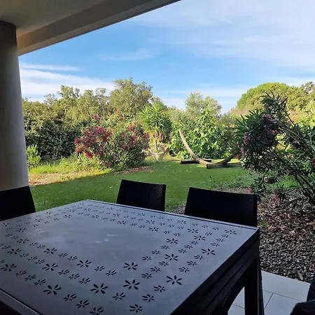 Apartment En Rez De Jardin. *