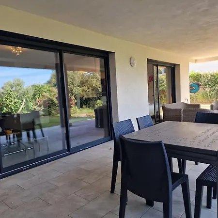 En Rez De Jardin. Apartment Porto-Vecchio (Corsica)