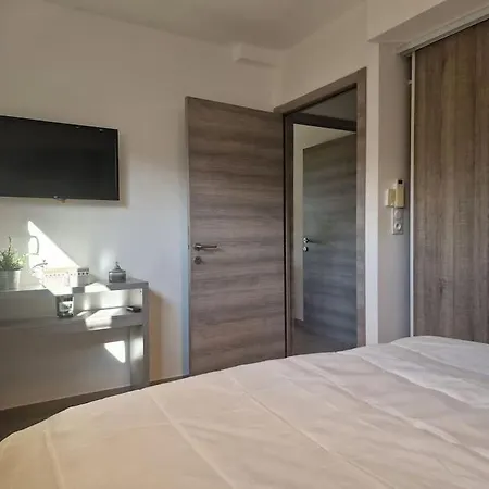 Apartment En Rez De Jardin.